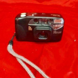 VINTAGE 1993 RICOH FF-20 WIDEZOOM CAMERA